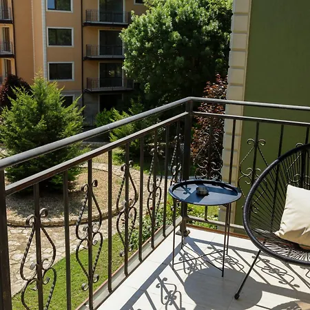 Апартаменти Modern 1br I Rabi Park Святі Костянтин і Олена